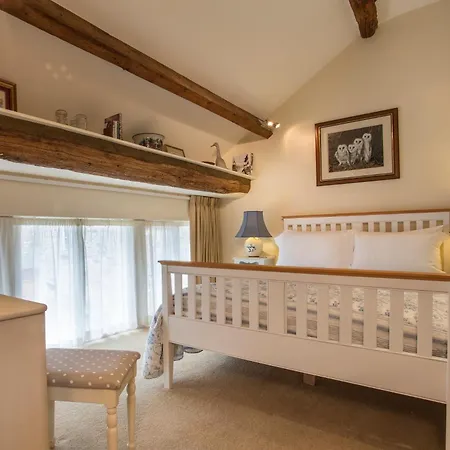 3 Bed In Lcc16